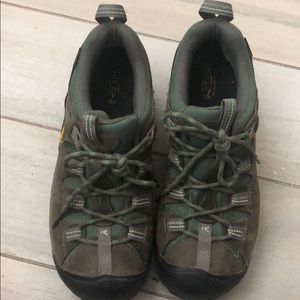 Ladies keen hikers 9.5